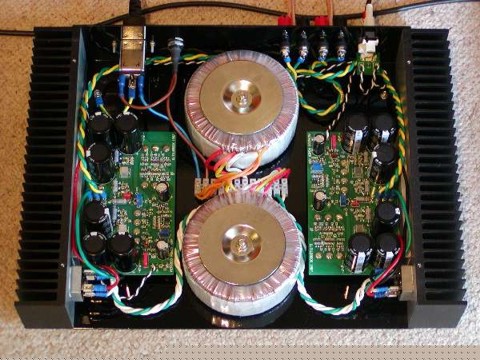 Amplificador con chasis como disipador